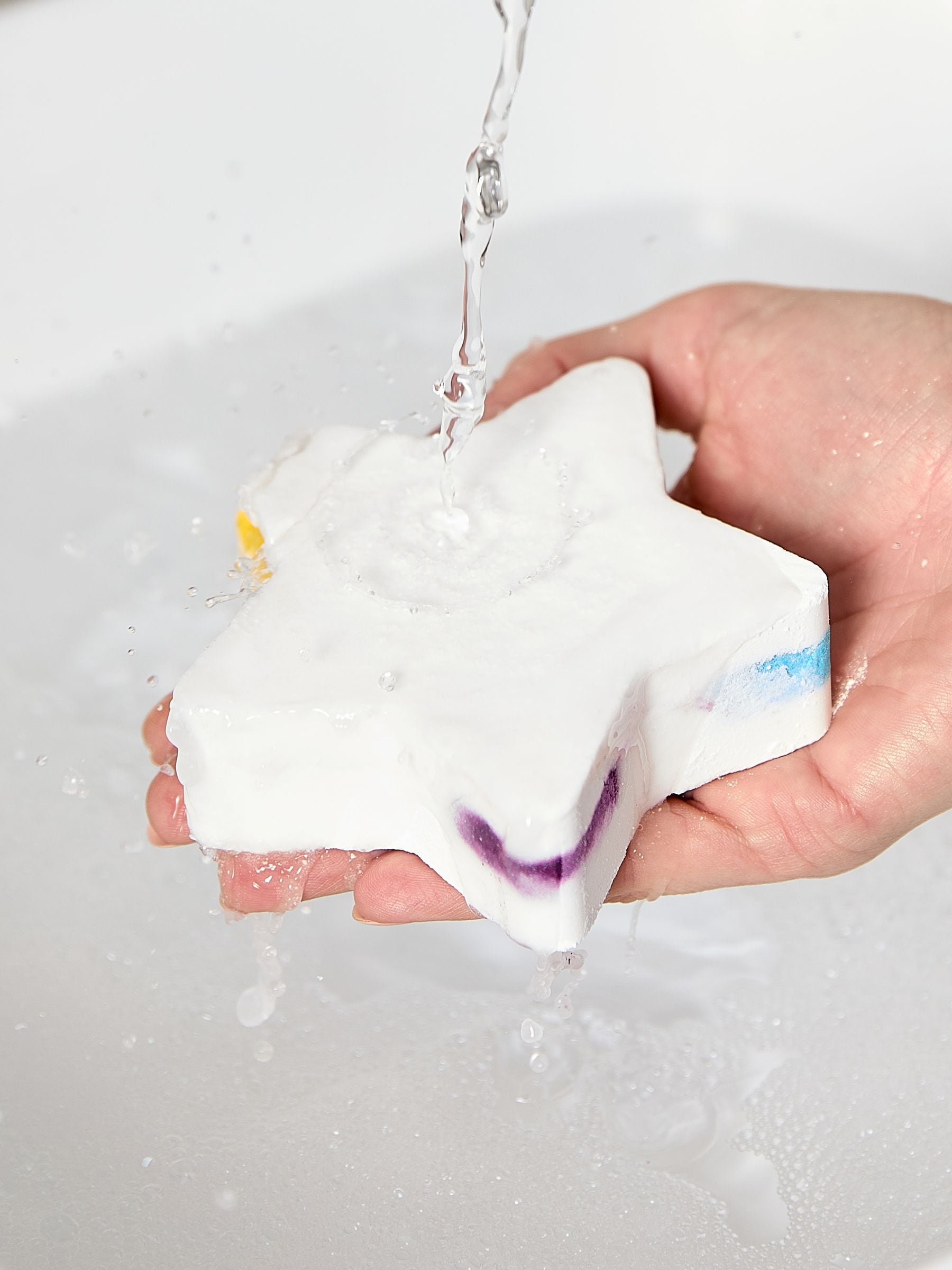 Kids rainbow star-shaped bath fizzer, UK version