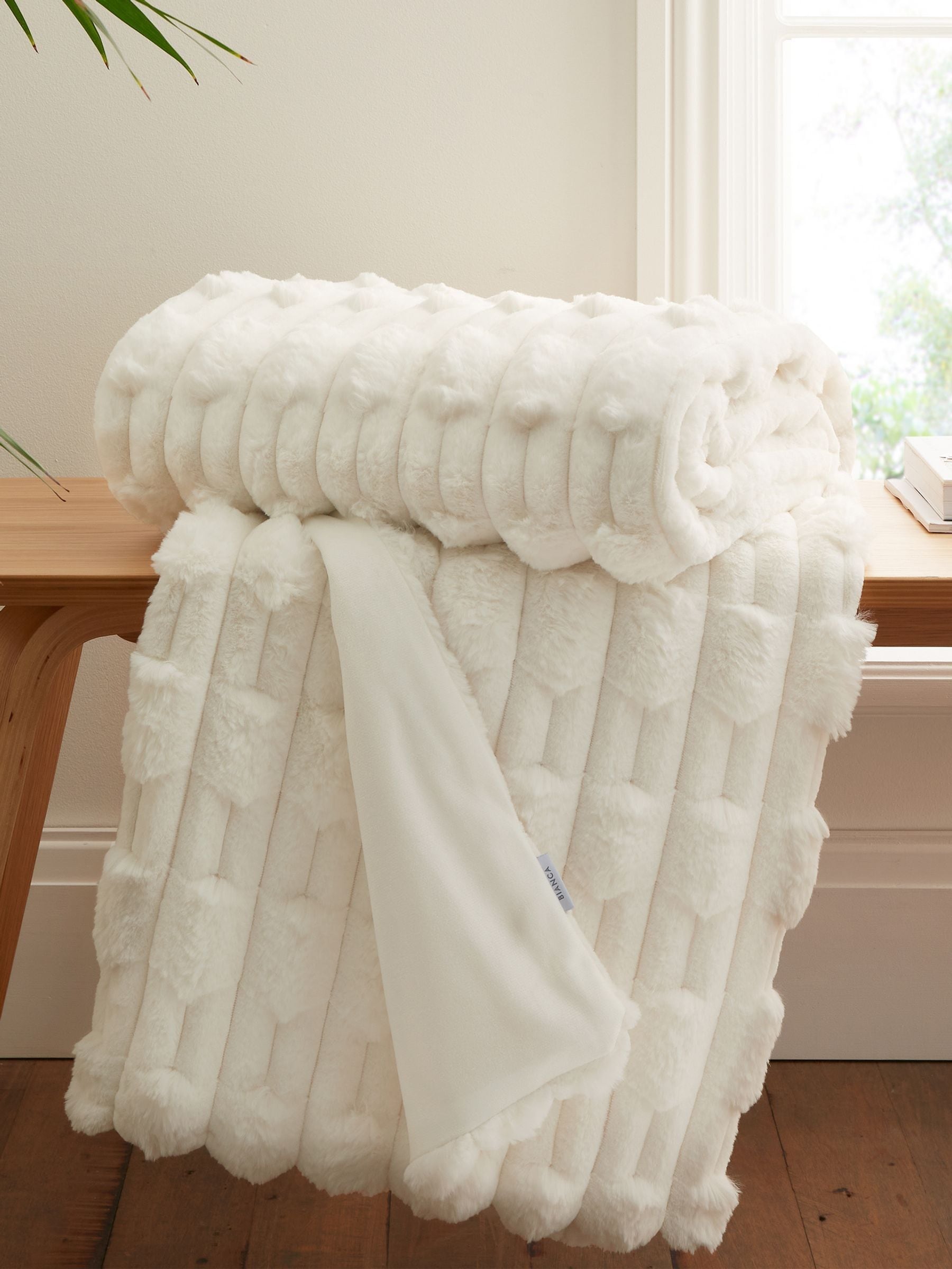 Bianca cream carved faux fur throw 150x200cm - British product