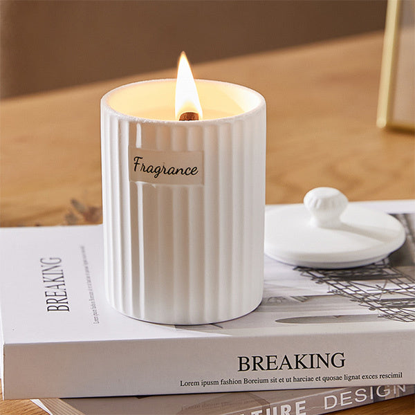 Livingandhome gardenia soy wax candle in ceramic jar - British product