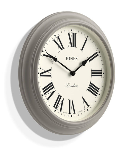Neste Jones Clocks Grå Supper Club Veggklokke 40cm - Kjøp online hos McGrocer