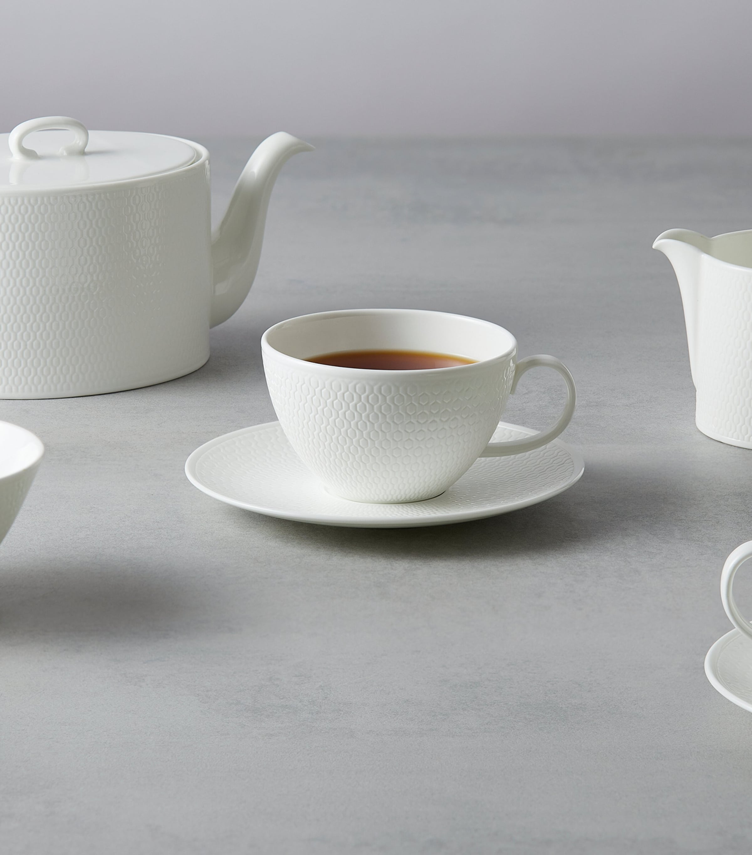 Wedgwood Gio 7-piece tea set (British brand)