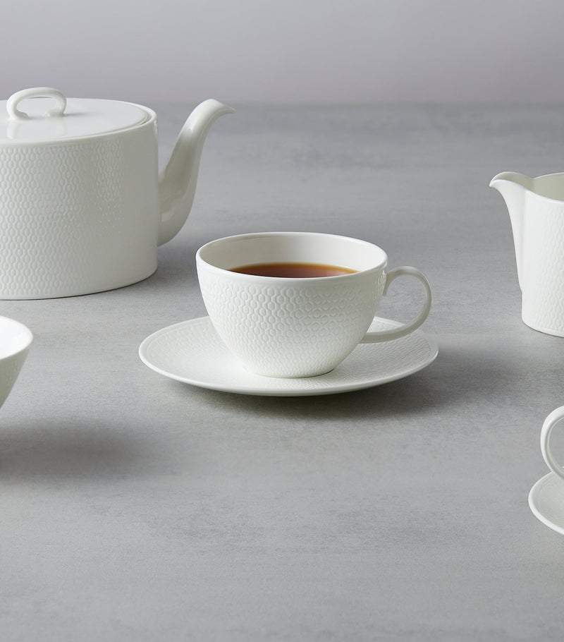 Wedgwood Gio 7-piece tea set (British brand)