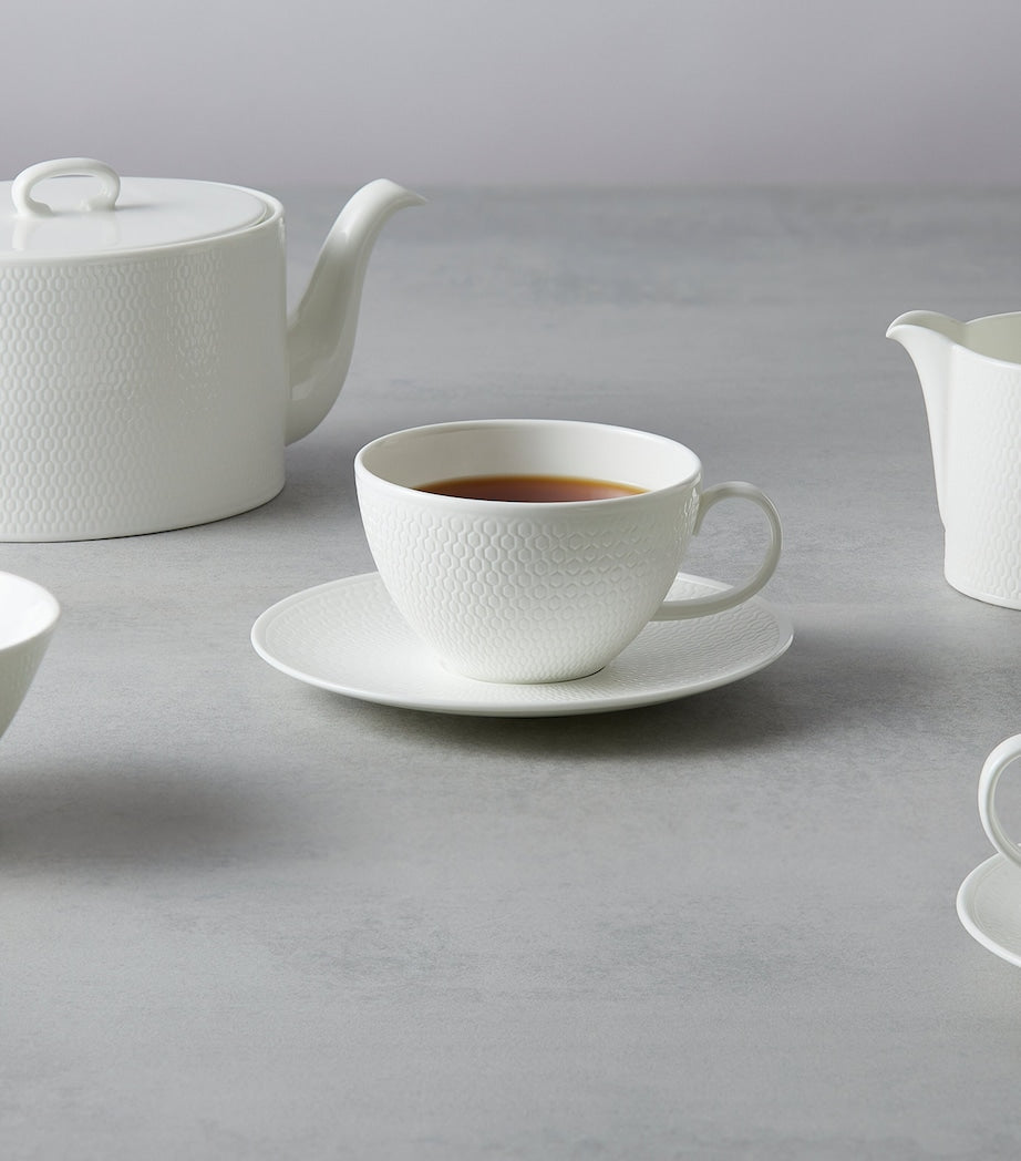 Wedgwood Gio 7-piece tea set (British brand)