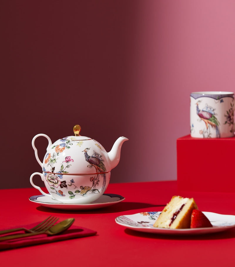 Wedgwood Fortune teapot set with teacup and saucer (British brand)
