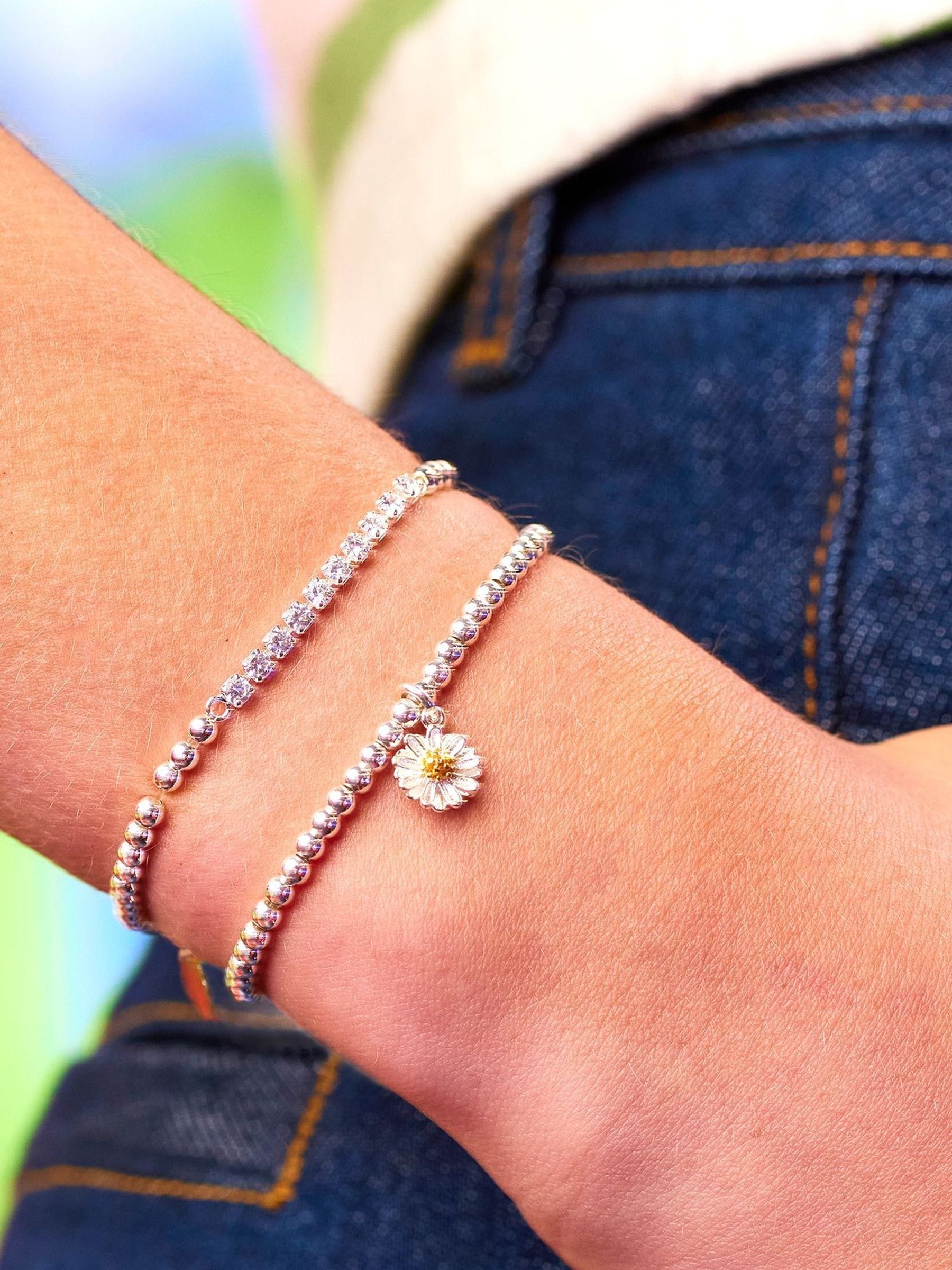 Estella Bartlett Silbernes Wildblumenarmband – Britisches Produkt