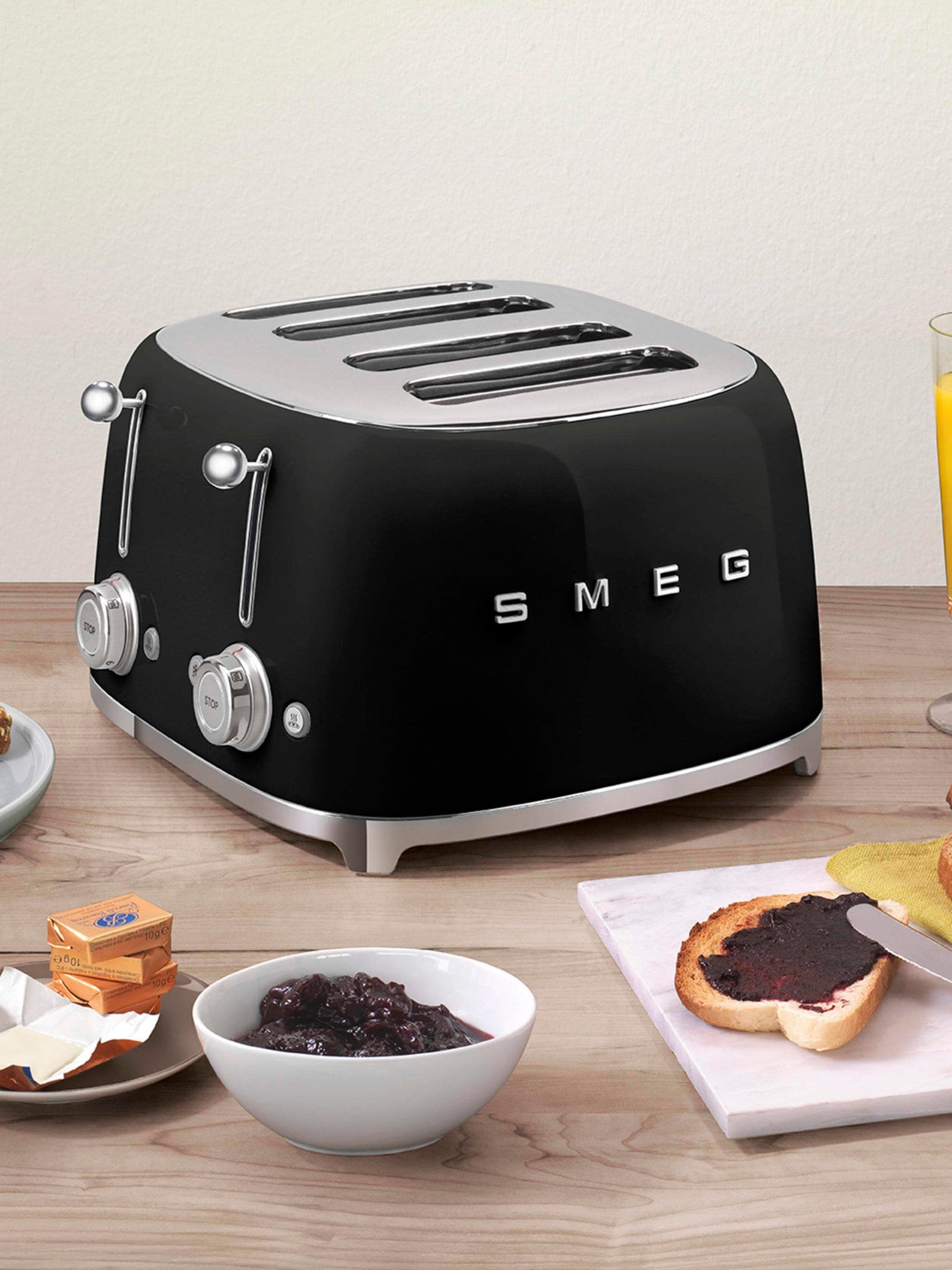 Smeg Cream 2 Slice Toaster