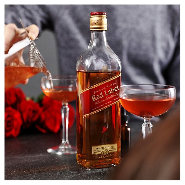 Johnnie Walker Red Label Blended Scotch Whisky   70cl GOODS M&S   