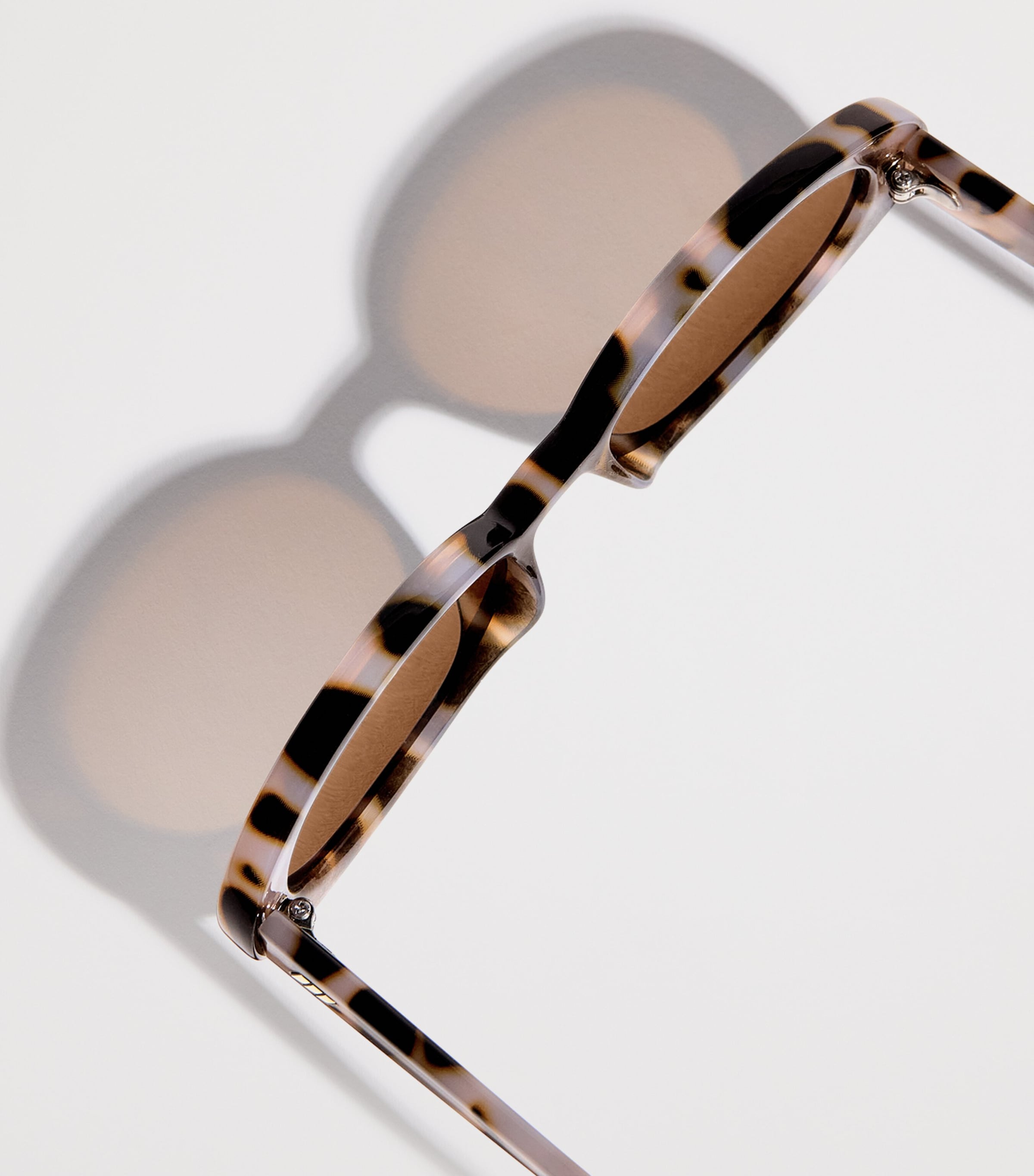Le Specs Cookie Tort Outta Love sunglasses - British product