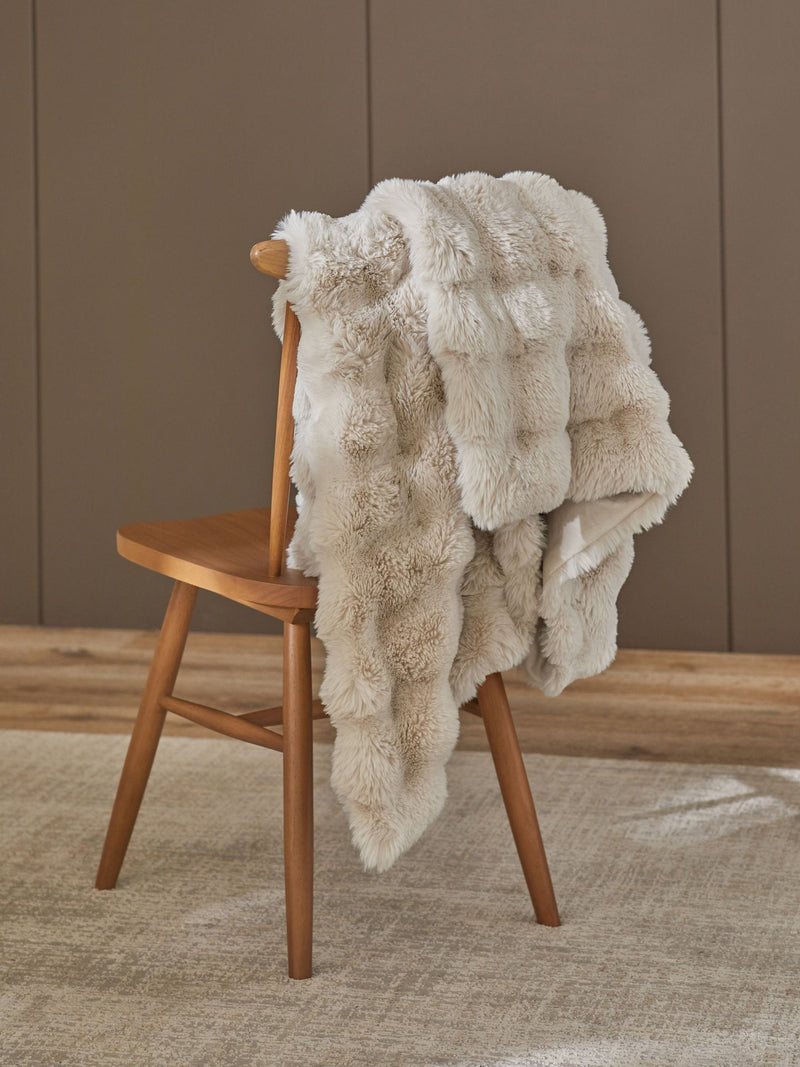 Oyster Aspen faux fur throw (British brand)
