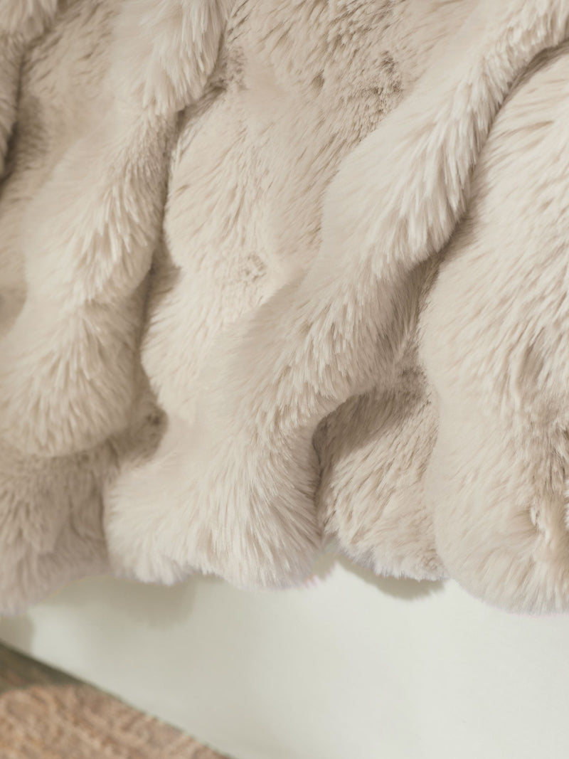 Oyster Aspen faux fur throw (British brand)