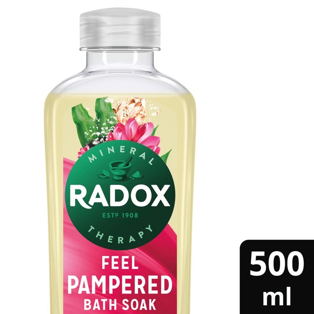 Radox Feel Pampered Bath Soak   500ml