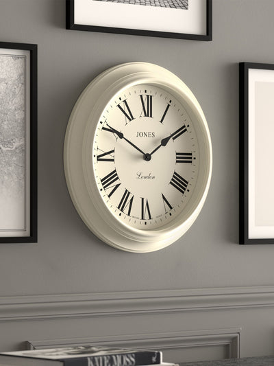 Neste Jones Clocks Hvit Supper Club Veggklokke 40cm - Kjøp online hos McGrocer