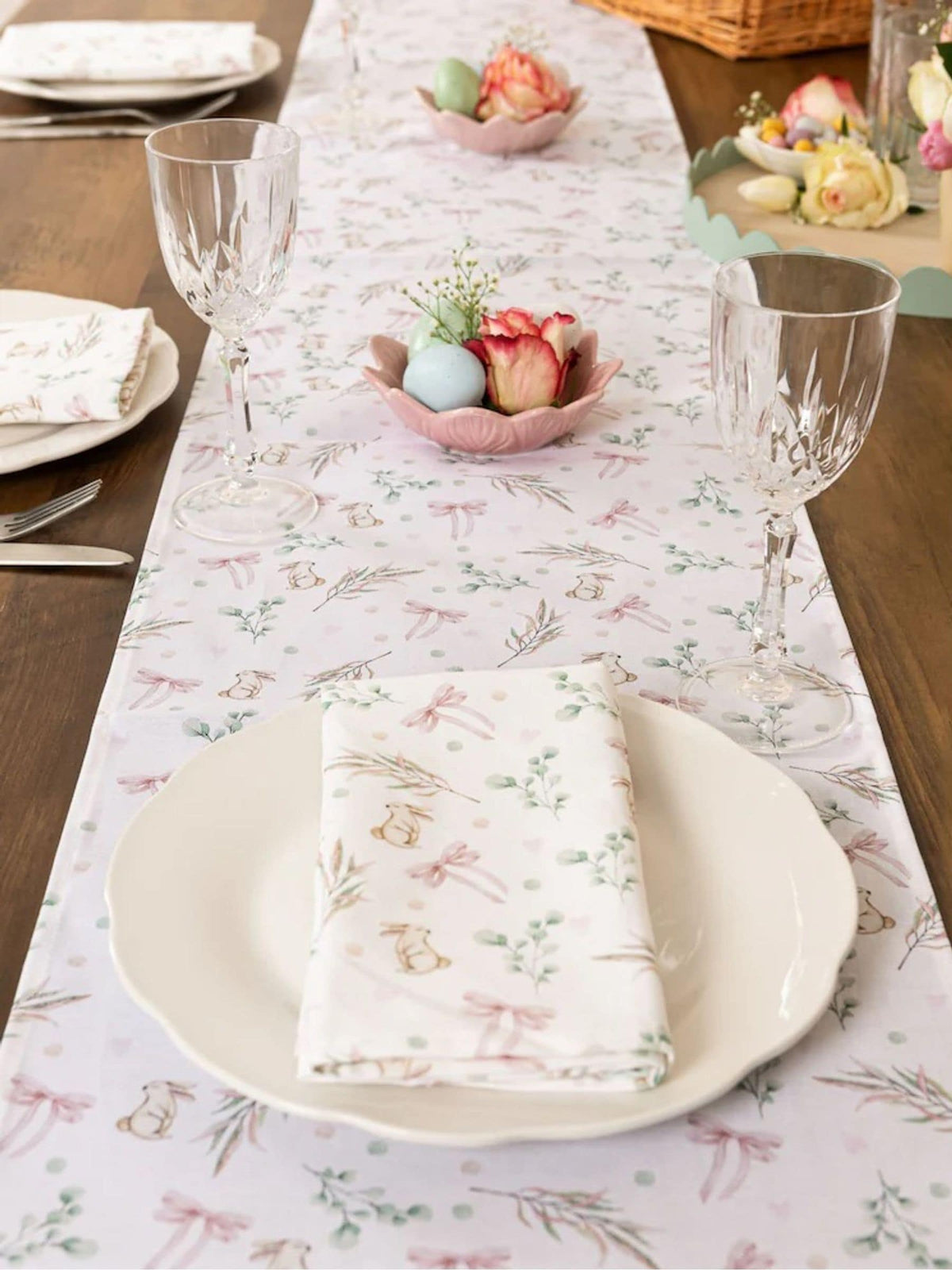 Avalon Home white bunnies and bows table runner 32x230cm - British product