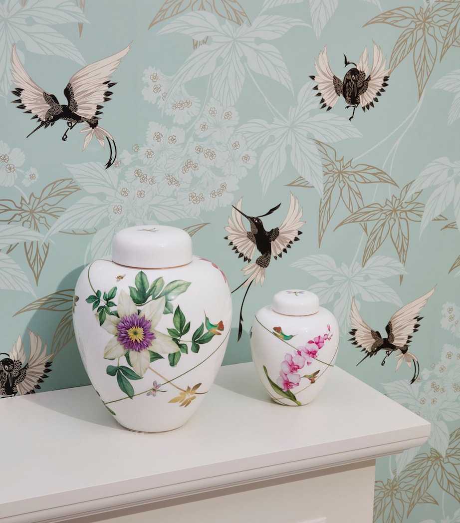 Wedgwood Hummingbird lidded vase 25cm (British brand)