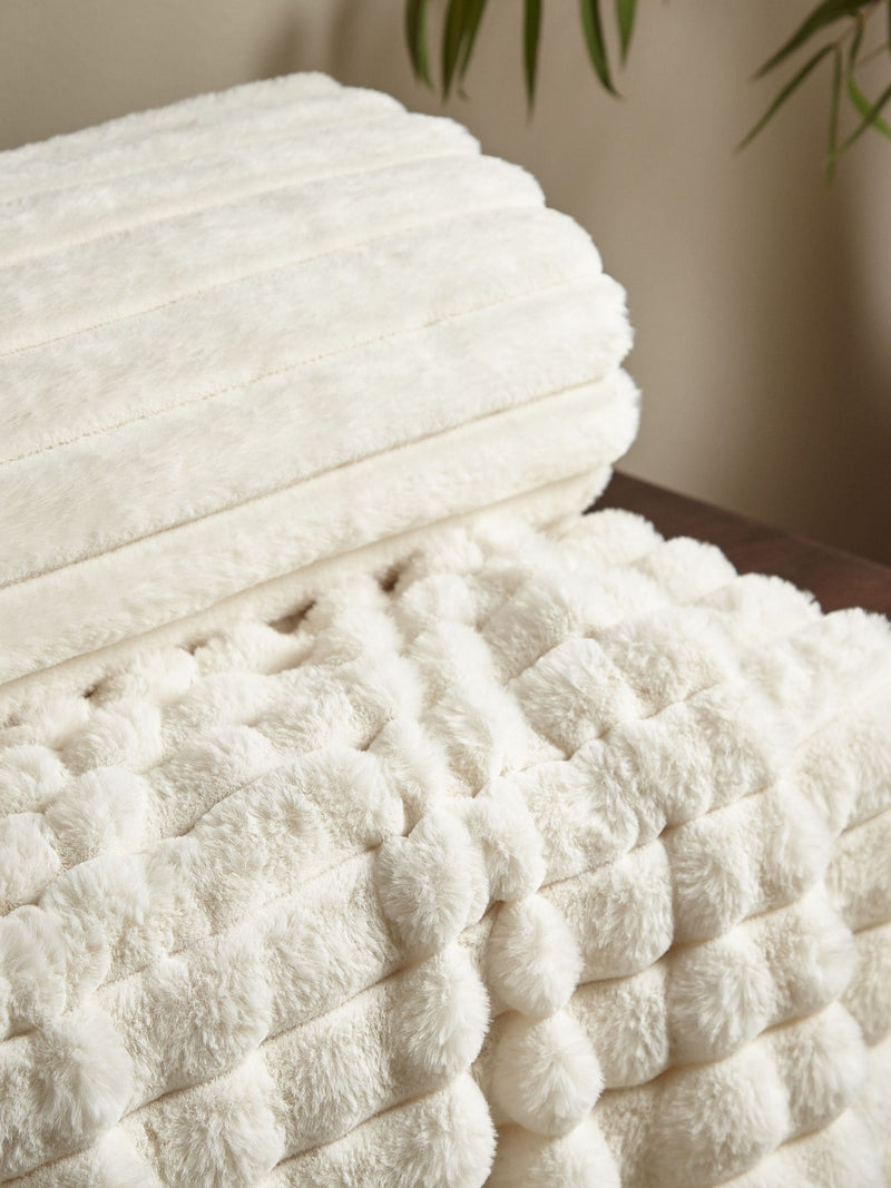 Catherine Lansfield Cream Soft and Cosy Ribbed Faux Fur Throw