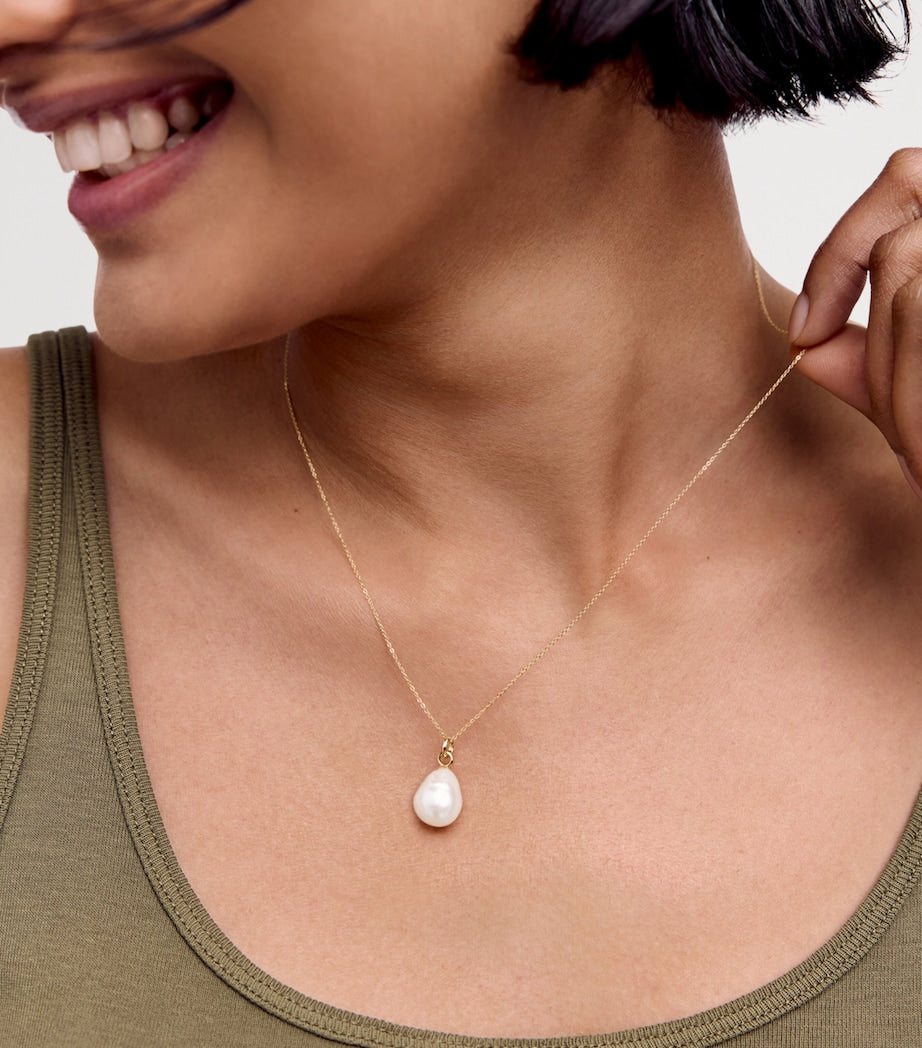Monica Vinader baroque pearl charm in yellow gold - British product