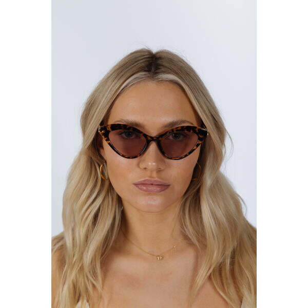SVNX cat-eye sunglasses tortoiseshell frame thin chain arm, UK version