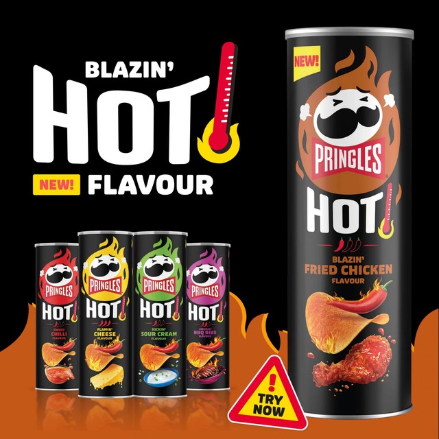 Pringles sharing crisps Blazin Fried Chicken flavour 160g, imported from the UK