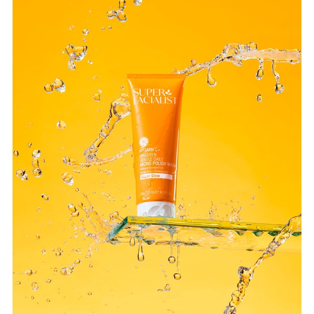 Super Facialist Vitamin C Polishing Face Wash 125ml (British brand)