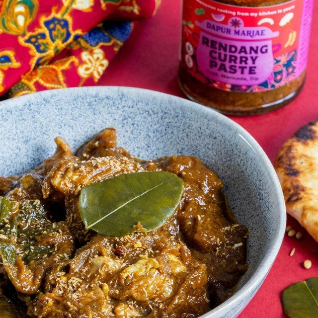 Dapur Mariae Rendang Curry Paste jar, imported from the UK