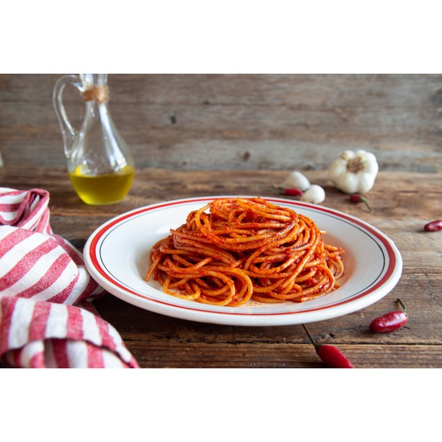 Mutti Tomato and Basil Passata 700g, imported from the UK