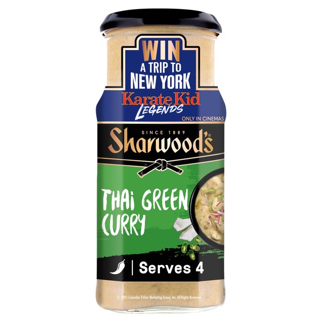 Sharwood's Thai green curry sauce 415g (British brand)