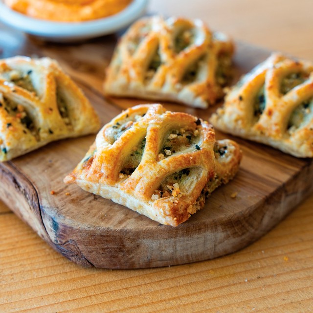 Higgidy Halloumi and Pesto Pastry Lattices 120g, UK version