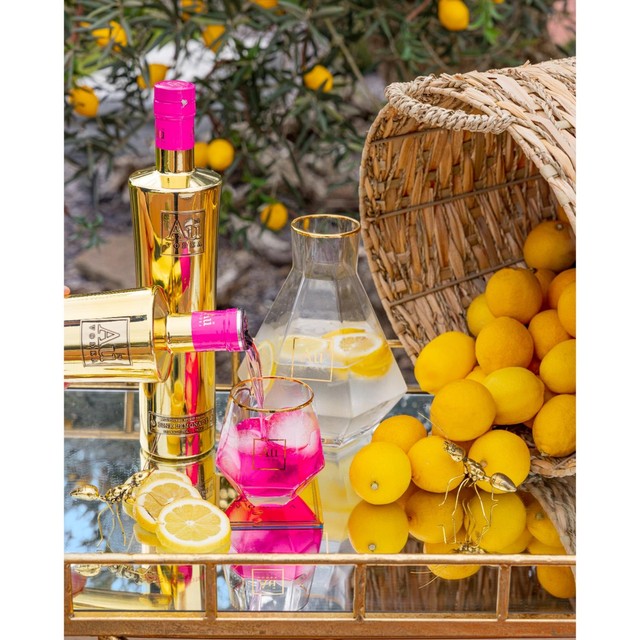 Au Vodka Pink Lemonade flavoured spirit drink 70cl - British product