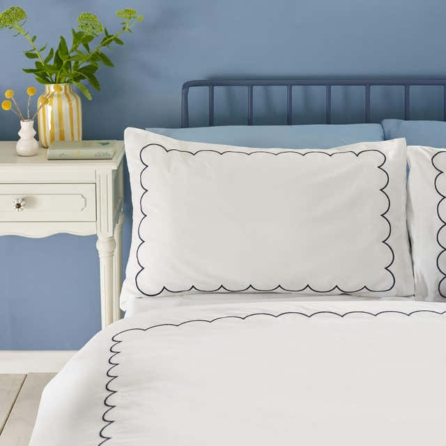 Catherine Lansfield scallop border super king duvet set - British product