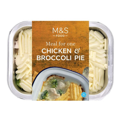 فطيرة دجاج وبروكلي من M&S