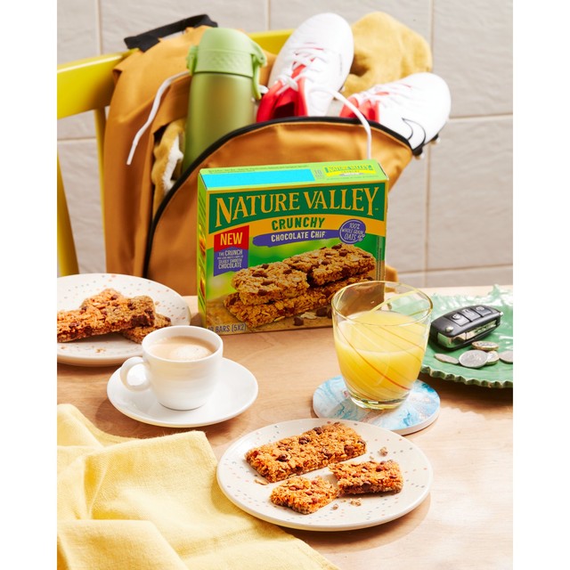Nature Valley chocolate chip cereal bars 5 x 42g, imported from the UK