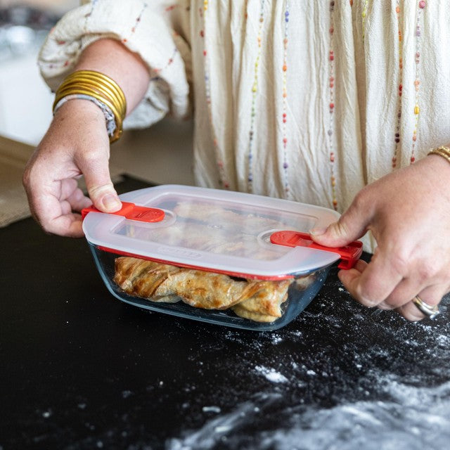 Pyrex rectangular glass dish 1.2L, imported from the UK