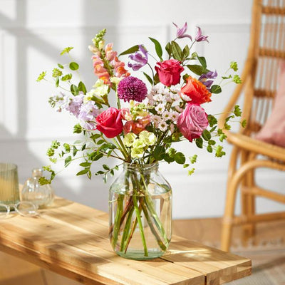 Sainsburys Bouquet d'Anniversaire Pré-arrangé avec Fleurs et Accessoires Assortis - Acheter en ligne sur McGrocer