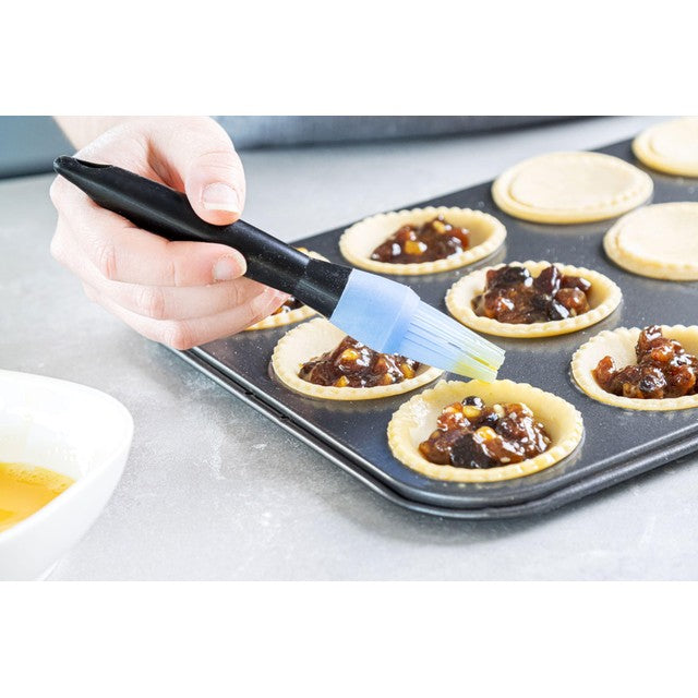 KitchenCraft silicone pastry and basting brush, UK version