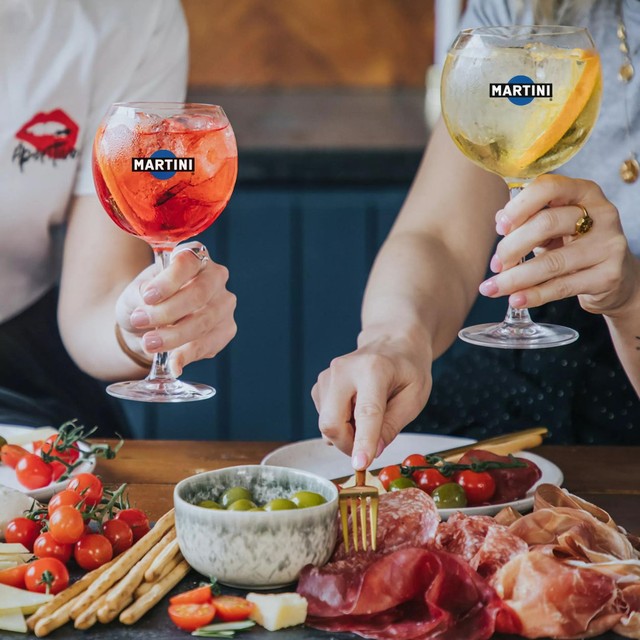 Martini Vibrante non-alcoholic vermouth 75cl, imported from the UK