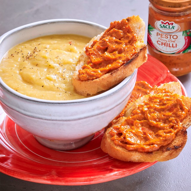 Sacla Fiery Red Chilli Pesto 190g Jar (British brand)