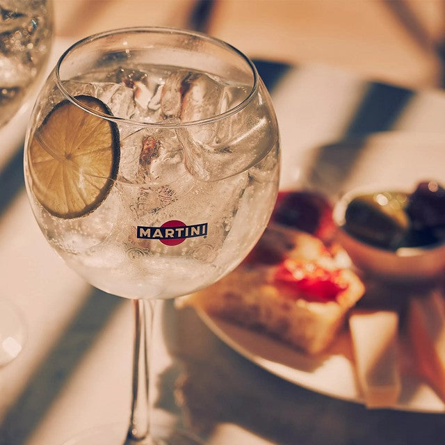 Martini Bianco aperitivo de vermut blanco 75cl, importado del Reino Unido.