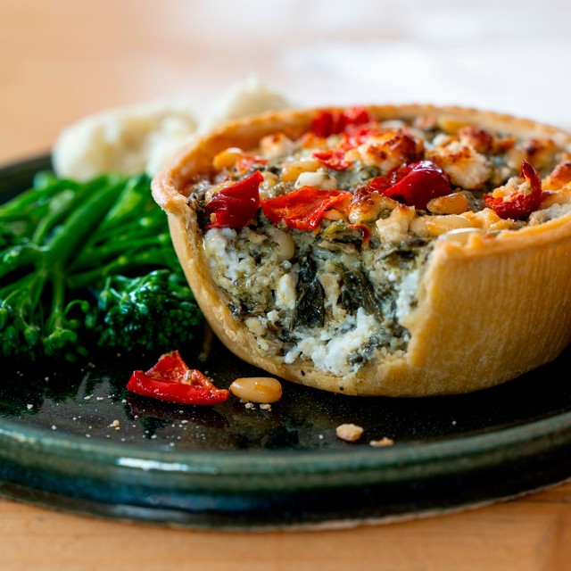 Higgidy Savoury Spinach Feta Pine Nut Pie 200g, UK version