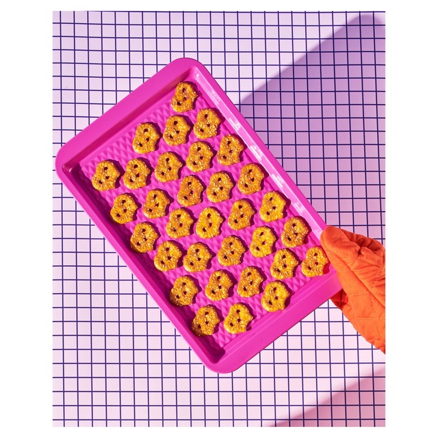Olly's Olives pretzel thins original salted 140g, imported from the UK