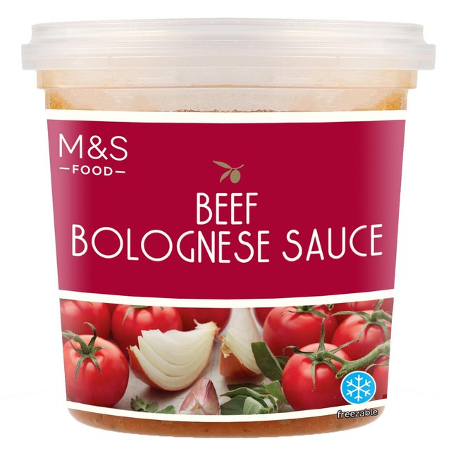 M&S Beef Bolognese Sauce in pot - British product