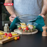 Pyrex round casserole dish 2.1L, imported from the UK