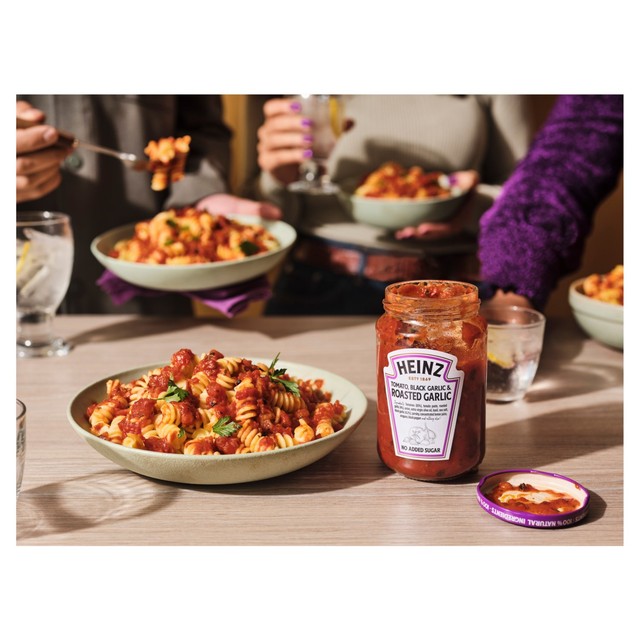 Heinz Black & Roasted Garlic Pasta Sauce 350g, UK version