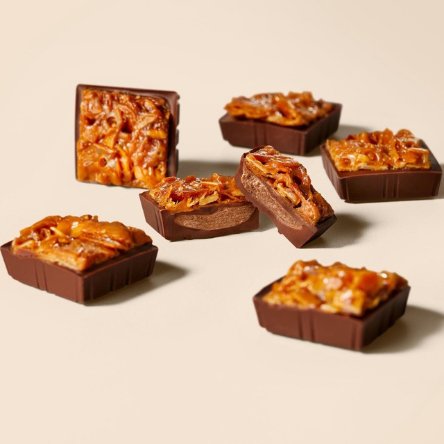 Hotel Chocolat Florentine Isabelle Selector luxury chocolate with florentines 80g, UK version