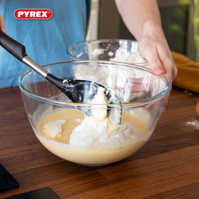 Pyrex glass mixing bowl 1L, imported from the UK