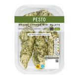 Mini filetes de pollo al pesto de M&S, 165 g, importados del Reino Unido.