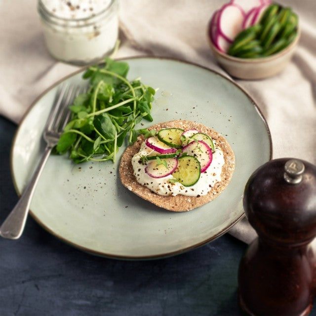 Peter's Yard wholegrain sourdough crispbread 125g, imported from the UK