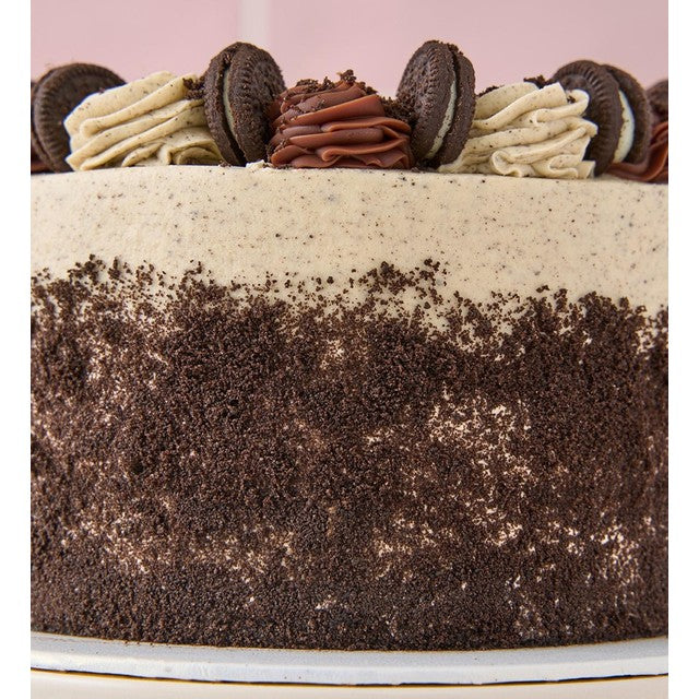 Lola's Cupcakes cookies and cream layer cake serves 8, UK version