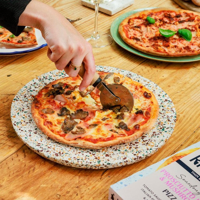 White Rabbit gluten free sourdough prosciutto ham and mushroom pizza 401g (British brand)