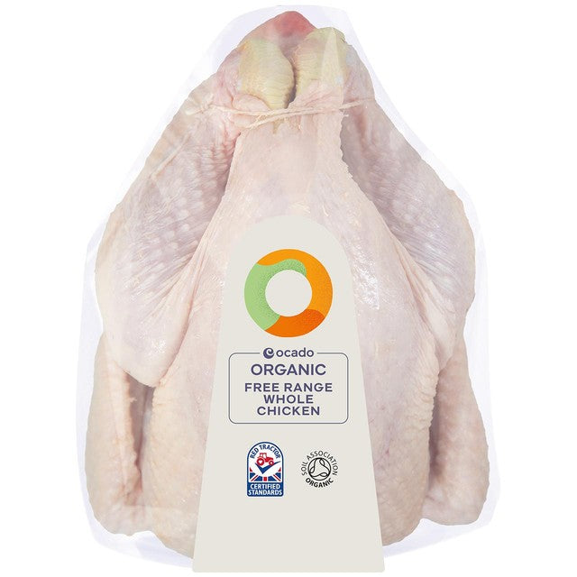 Pollo entero orgánico de corral Ocado de 1.8 kg, importado del Reino Unido.