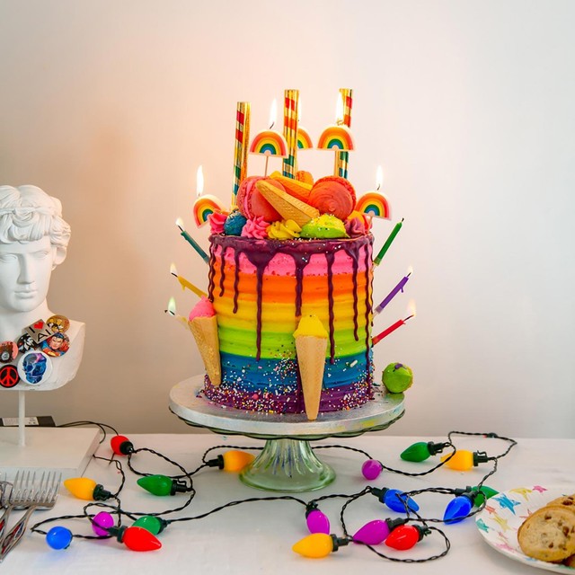 Talking Tables rainbow colour flames birthday candles pack of 12 (British brand)